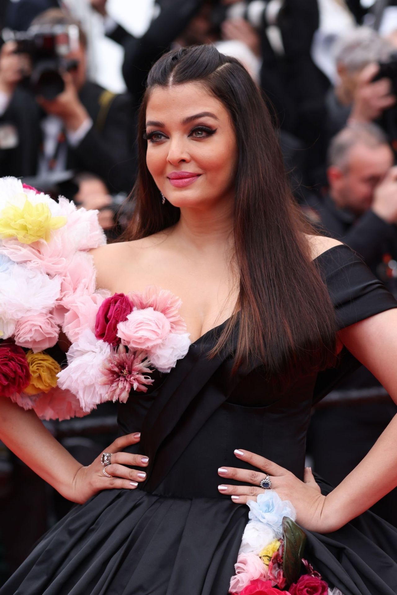 AISHWARYA RAI AT TOP GUN MAVERICK RED CARPET CANNES FILM FESTIVAL3